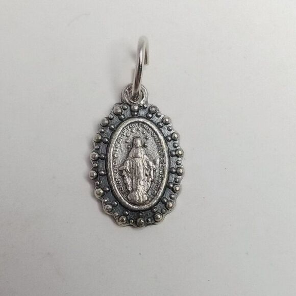Vintage Religious Pendant Charm Medallion, Small Oval Silver Tone Saint, Estate - Picture 9 of 9